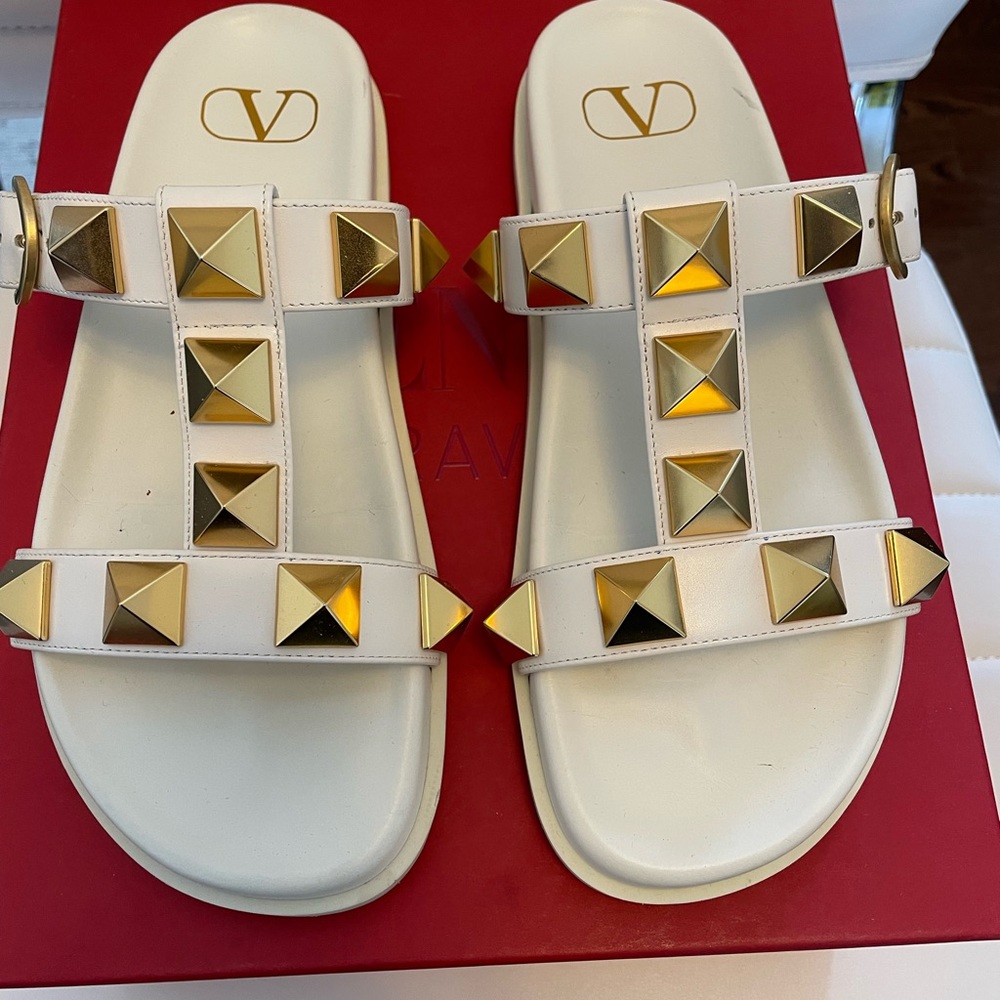 Authentic Valentino Roman Stud Slides- excellent condition
